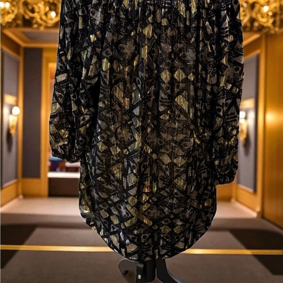 Gibson Latimer Black and Gold Patterned Tunic - Picture 4 of 7